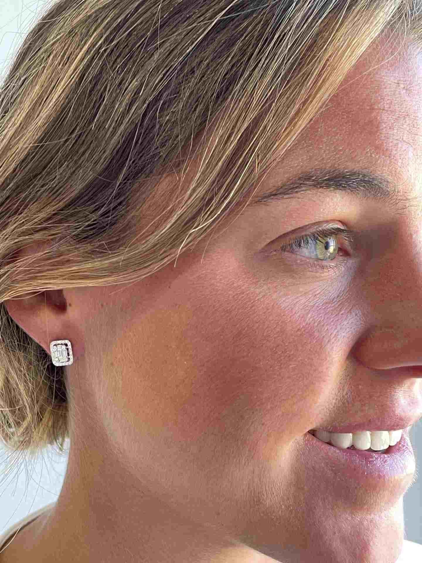 Pendiente rectangular KUZU en oro blanco de 18 ktes baguettes