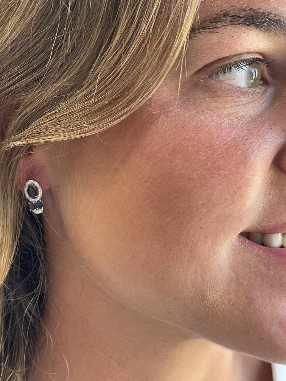 SEREF pendientes de zafiros con brillantes en oro blanco 18 ktes