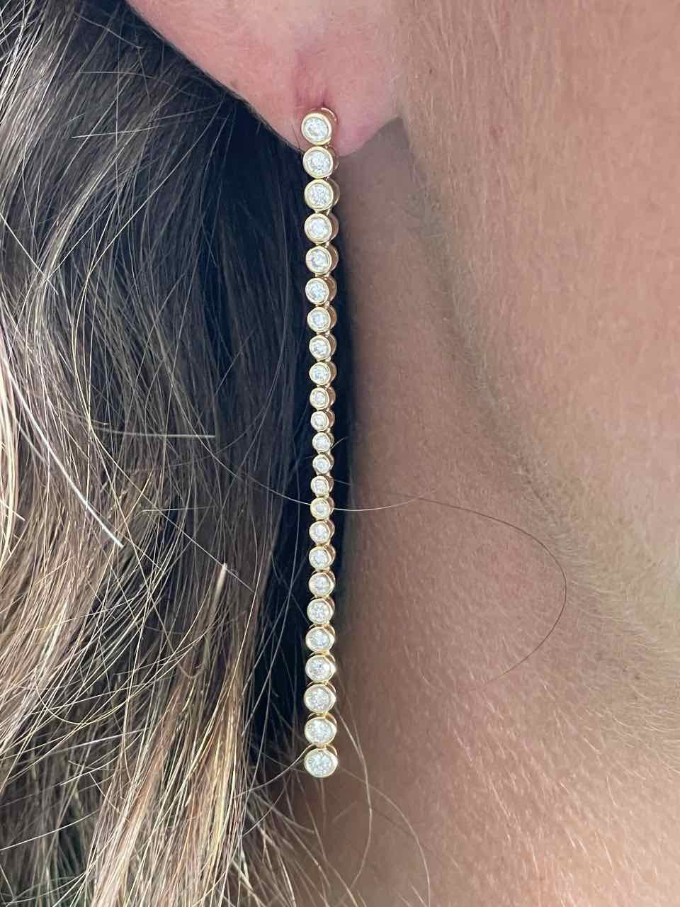 SERDAR pendientes largos de brillantes en oro amarillo 18 kilates