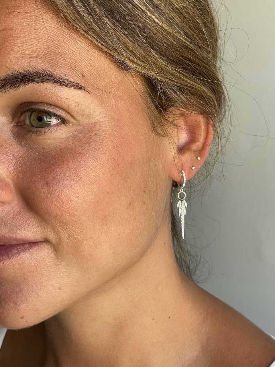 Preciosos pendientes de brillantes HAKKA oro blanco 18 ktes - Roman Joyero