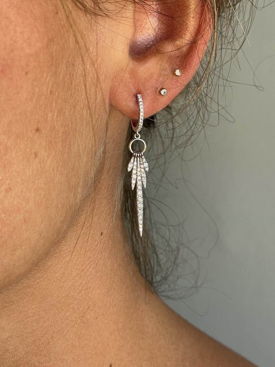 Preciosos pendientes de brillantes HAKKA oro blanco 18 ktes - Roman Joyero