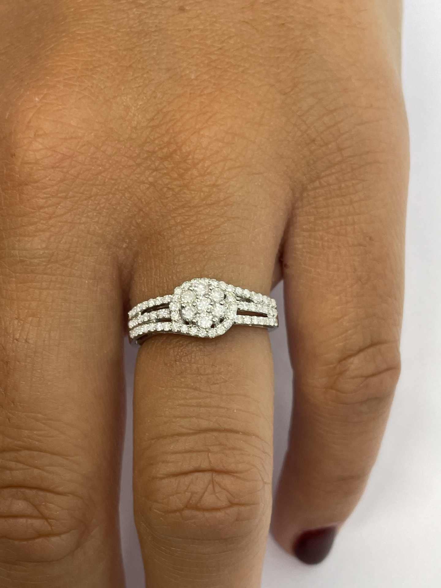 Anillo roseta de brillantes CAGUAS en oro blanco 18 kilates - Roman Joyero