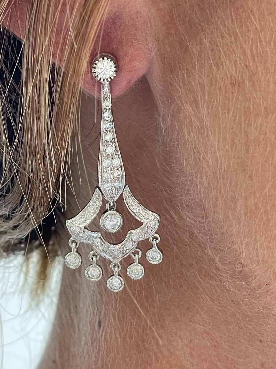 MUSAFER pendiente art déco oro blanco 18 ktes y brillantes - Roman Joyero