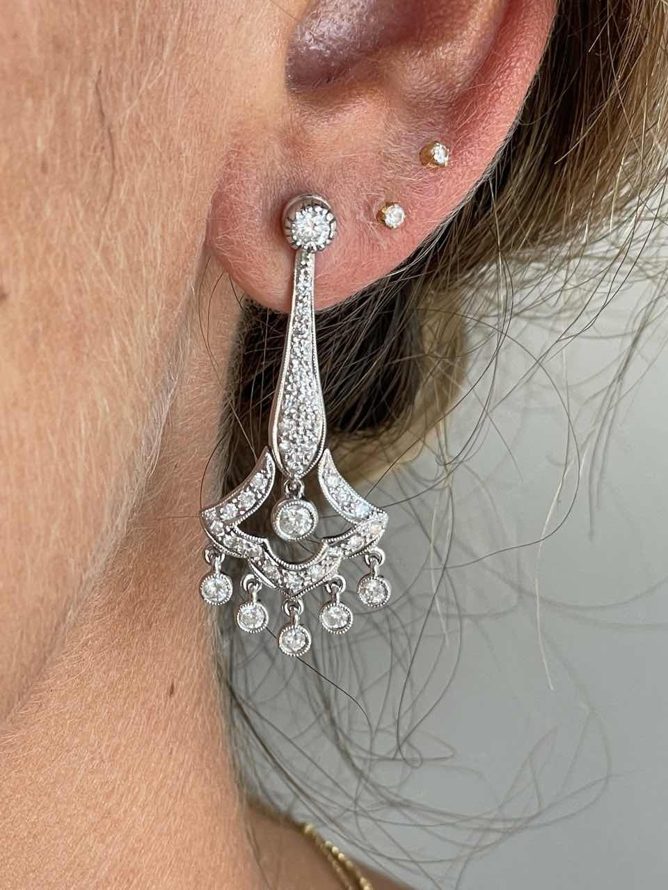 MUSAFER pendiente art déco oro blanco 18 ktes y brillantes - Roman Joyero