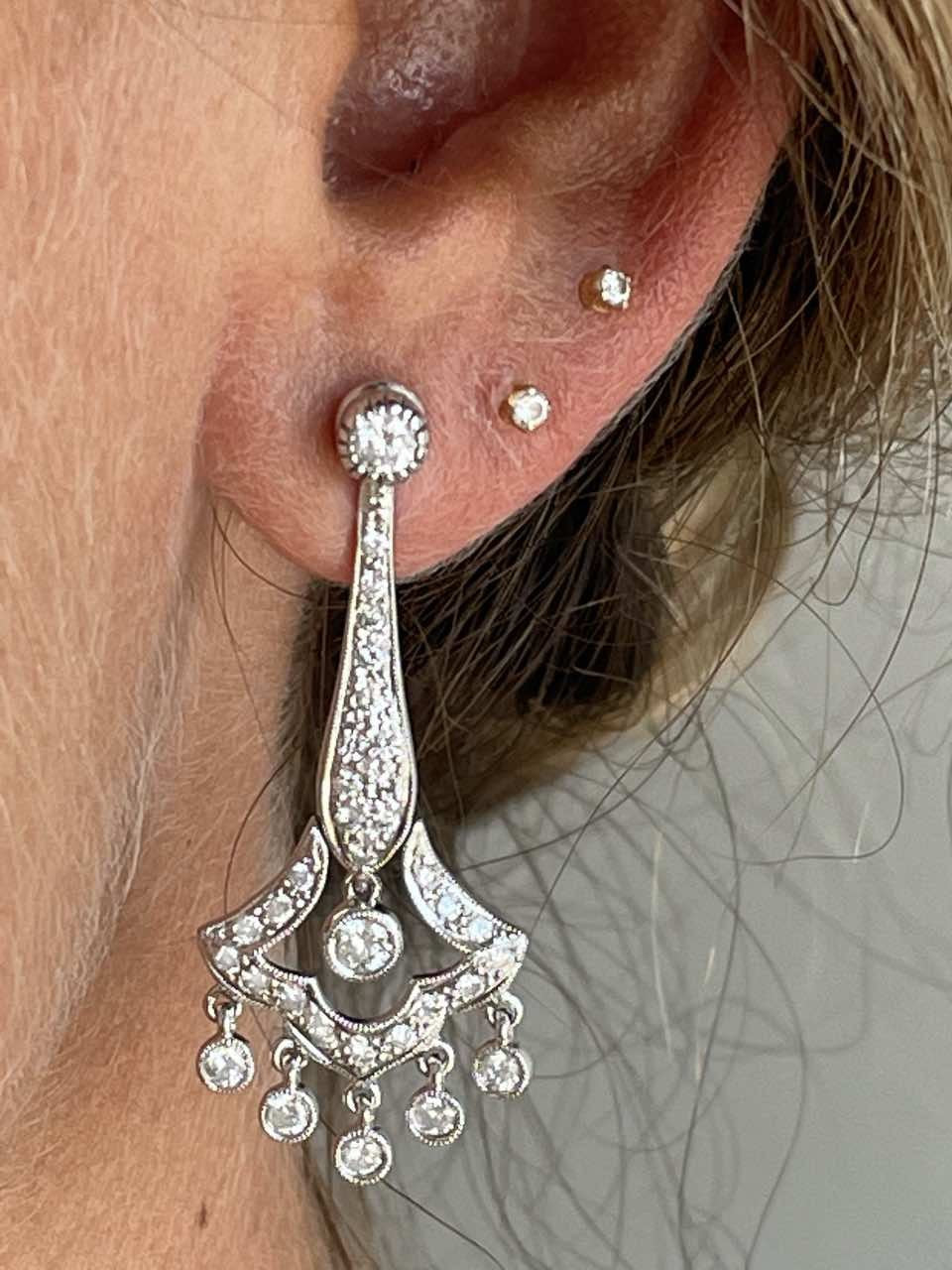 MUSAFER pendiente art déco oro blanco 18 ktes y brillantes - Roman Joyero
