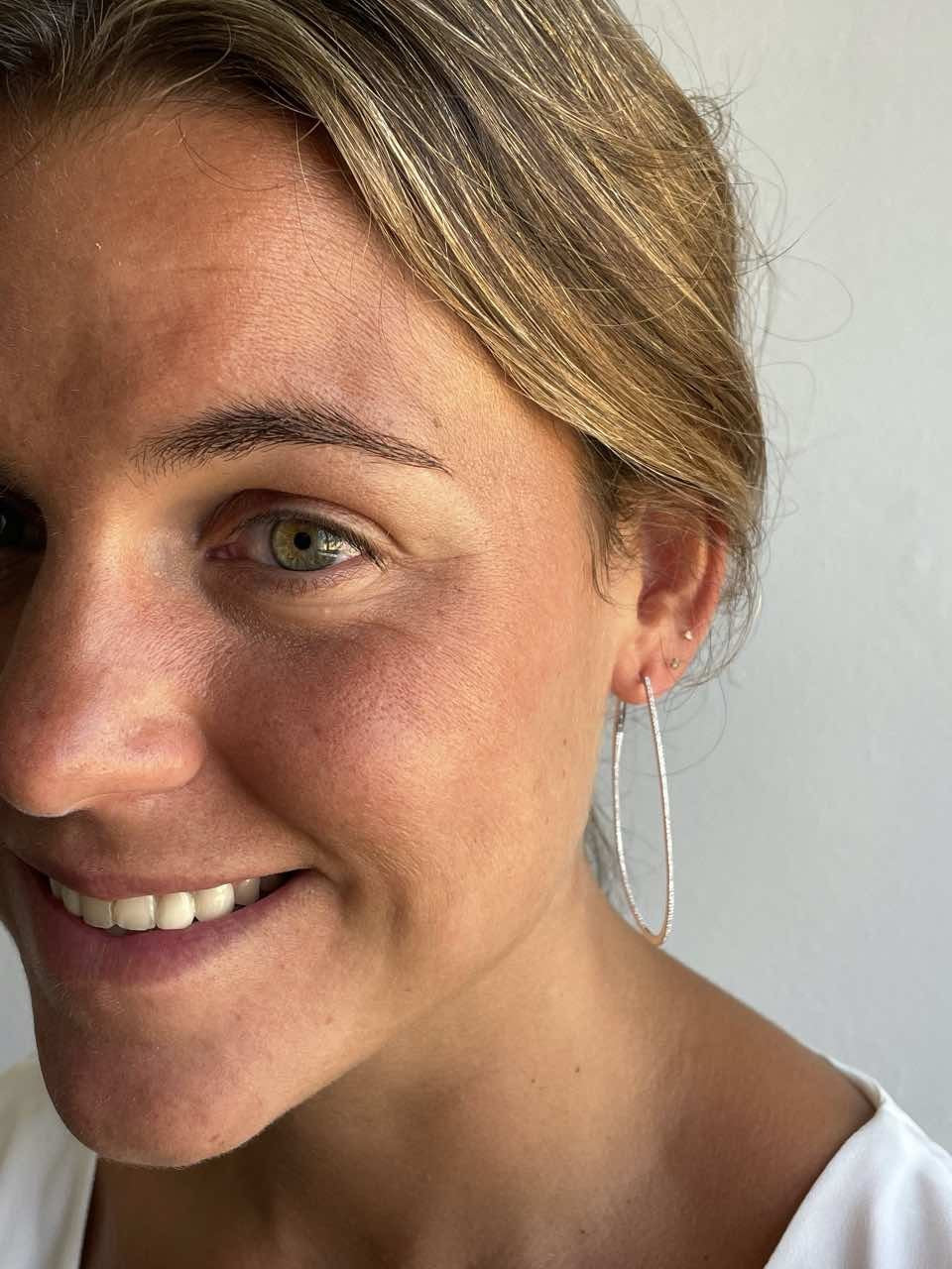 Argollas ovaladas ZALENCO en oro blanco de 18 ktes con brillantes