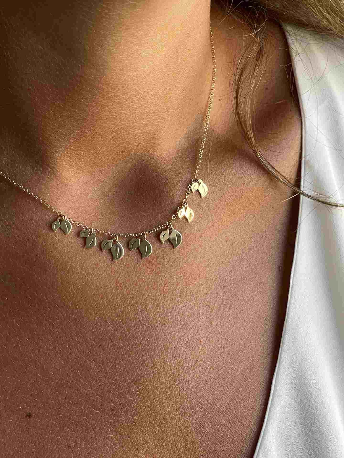 Gargantilla de hojas ANDROS en oro amarillo de 18 kilates - Roman Joyero