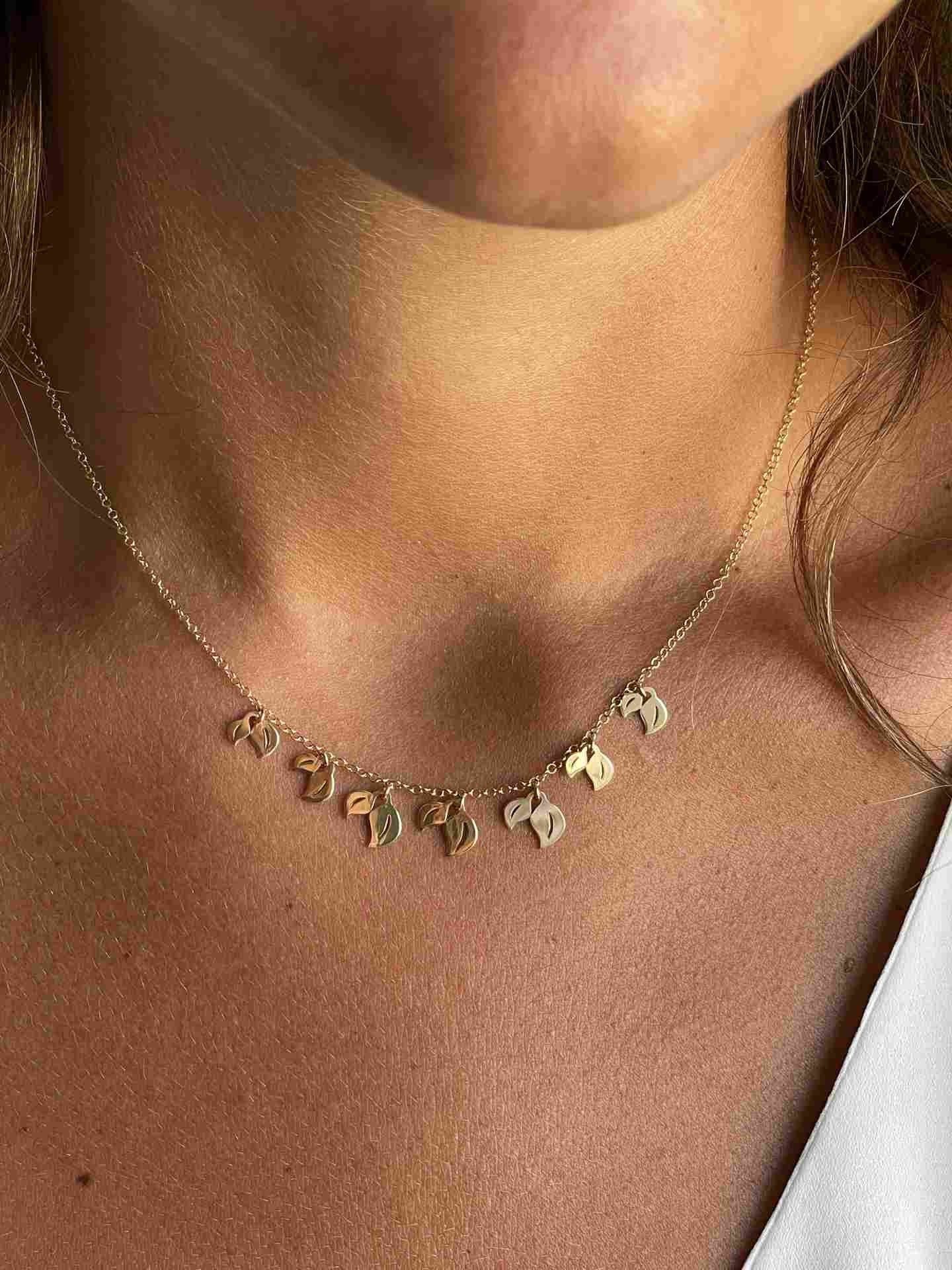 Gargantilla de hojas ANDROS en oro amarillo de 18 kilates - Roman Joyero