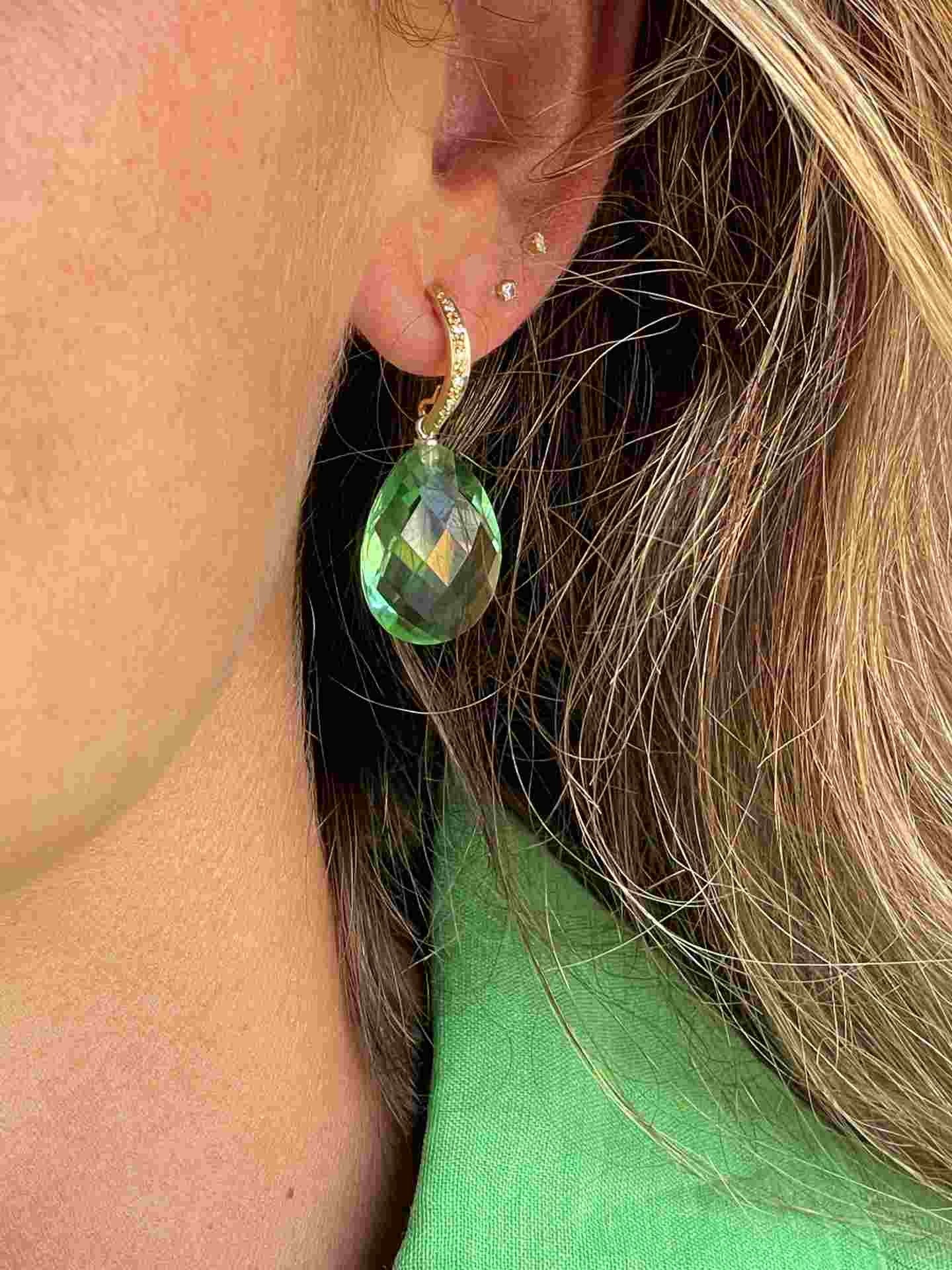 TIVOLI pendiente de brillantes oro amarillo 18 ktes y perillas