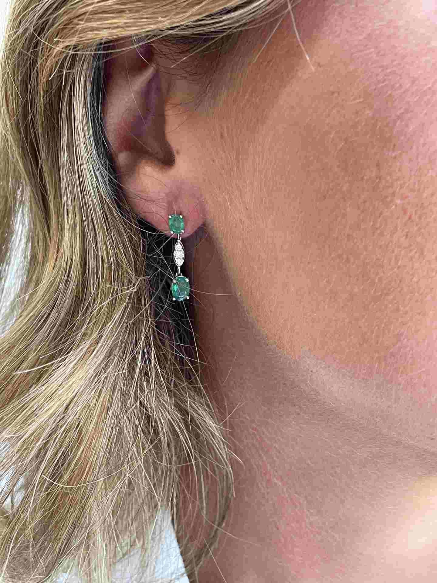 Pendientes SEVDA de oro blanco con diamantes y zafiros en 2 tallas