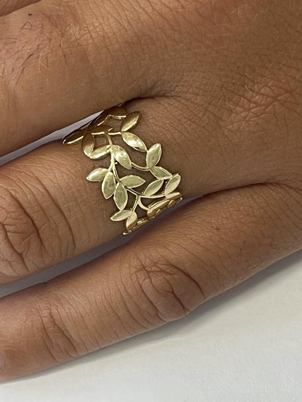 BRESCIA anillo de oro amarillo 18 kilates con motivos hojas - Roman Joyero