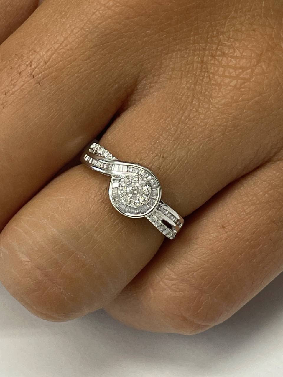 SIRACUSA anillo de brillantes y taipes en oro blanco de 18 ktes - Roman Joyero