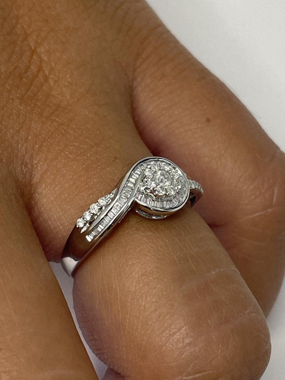 SIRACUSA anillo de brillantes y taipes en oro blanco de 18 ktes - Roman Joyero