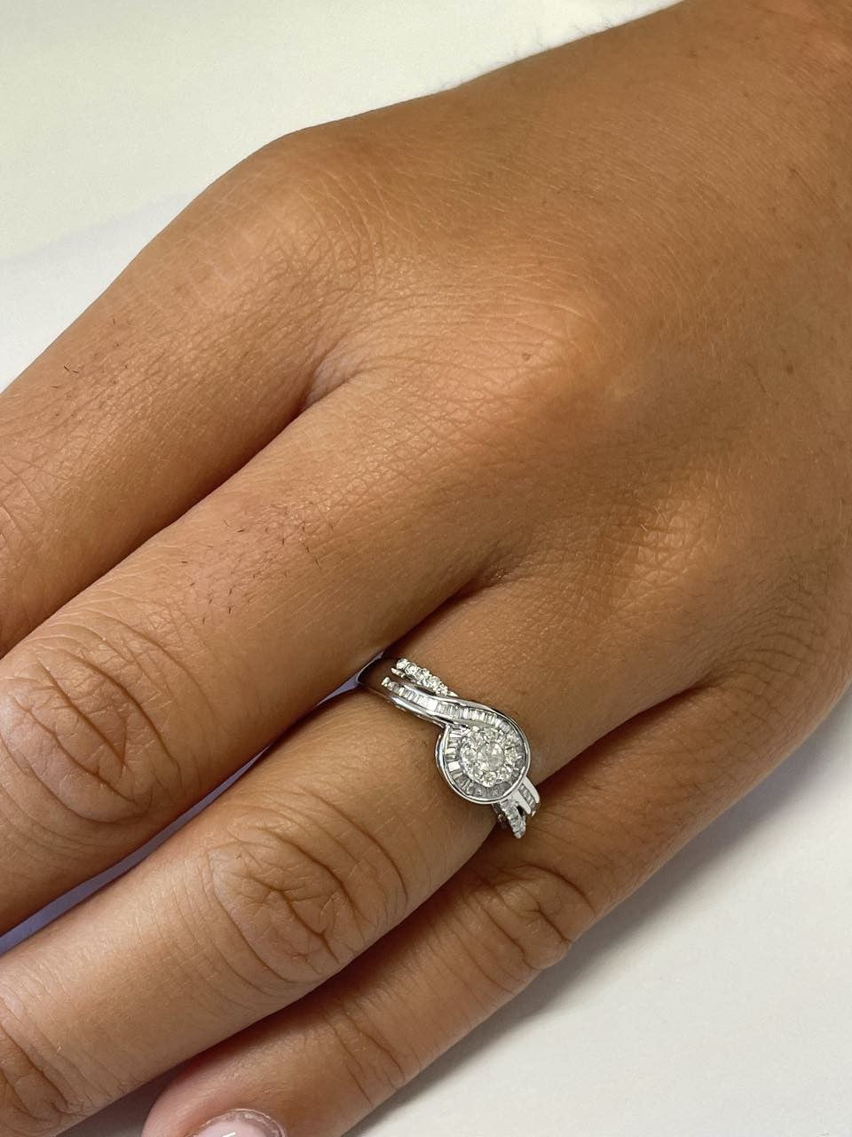 SIRACUSA anillo de brillantes y taipes en oro blanco de 18 ktes - Roman Joyero