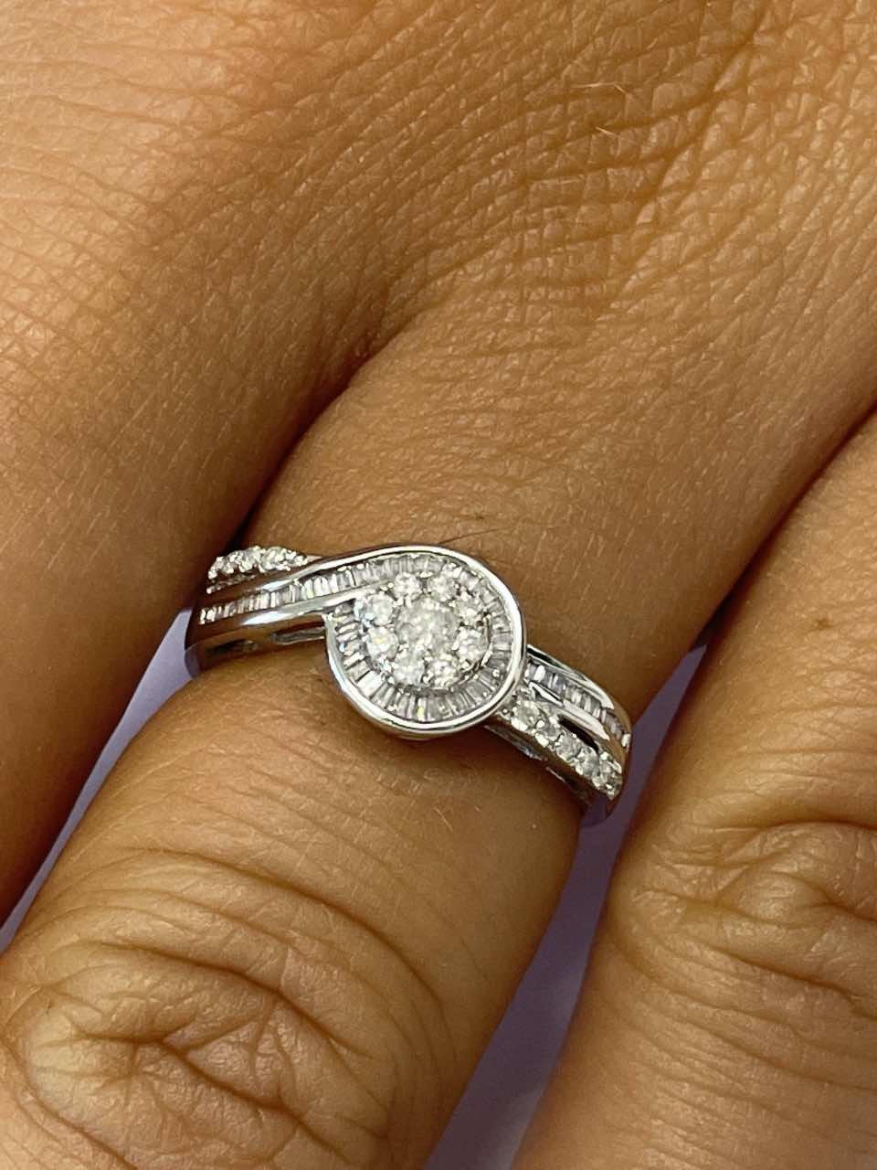 SIRACUSA anillo de brillantes y taipes en oro blanco de 18 ktes - Roman Joyero