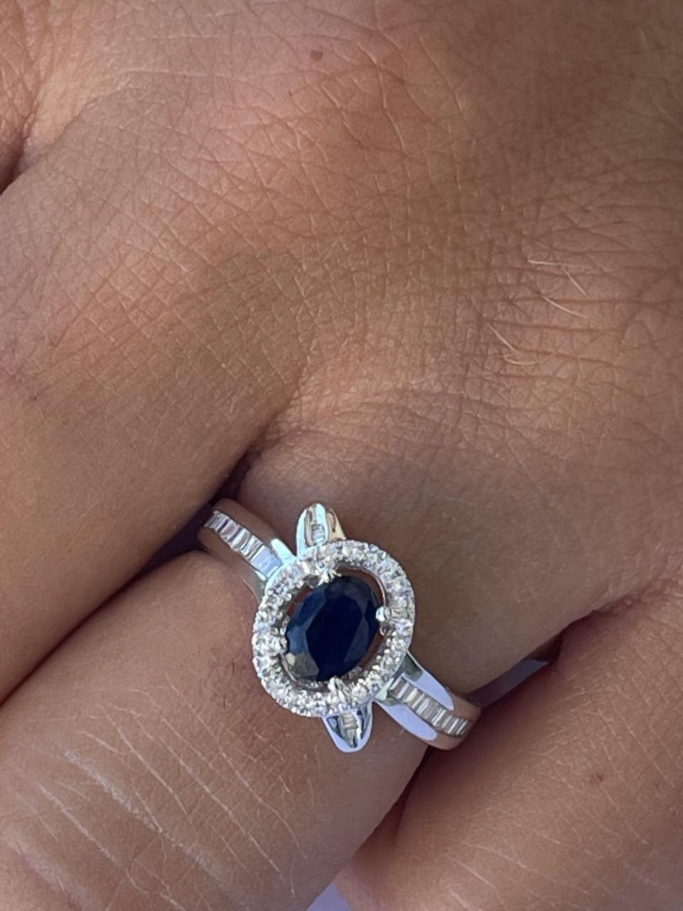 SANTORINI anillo con zafiro brillantes y baguettes en oro blanco 18 k - Roman Joyero
