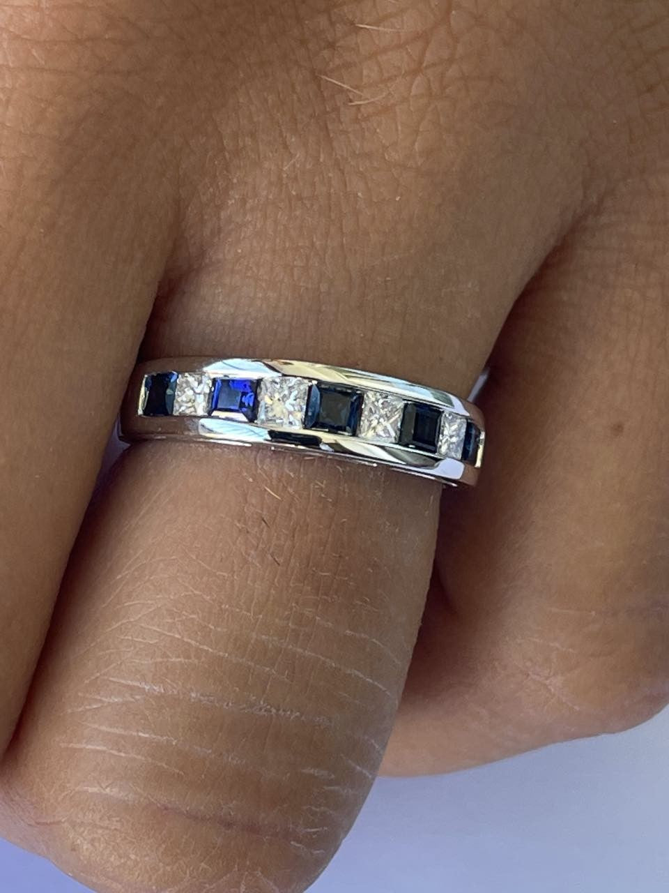 FLAMENCO alianza de diamante princesas y zafiros en oro blanco 18 k - Roman Joyero