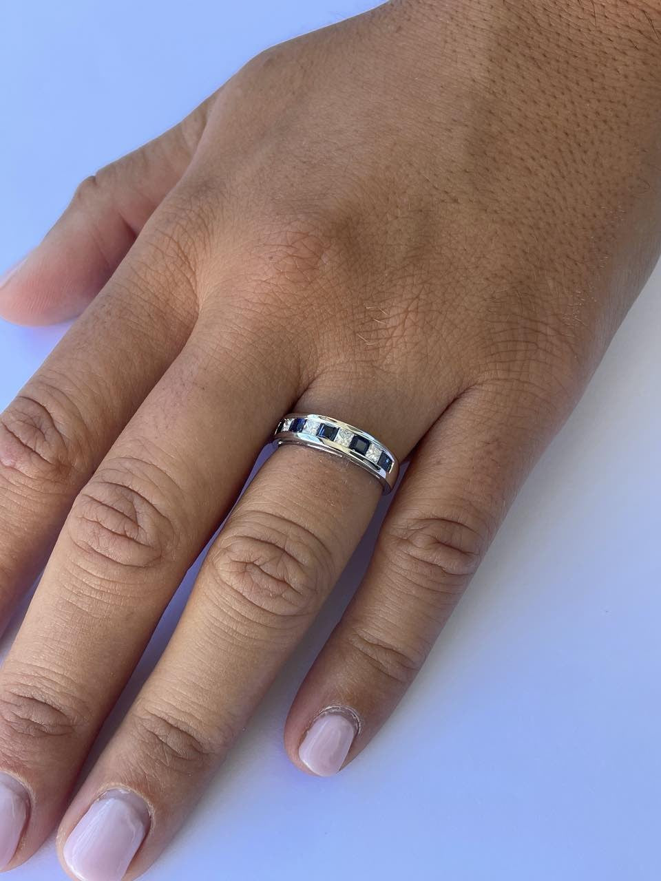 FLAMENCO alianza de diamante princesas y zafiros en oro blanco 18 k - Roman Joyero