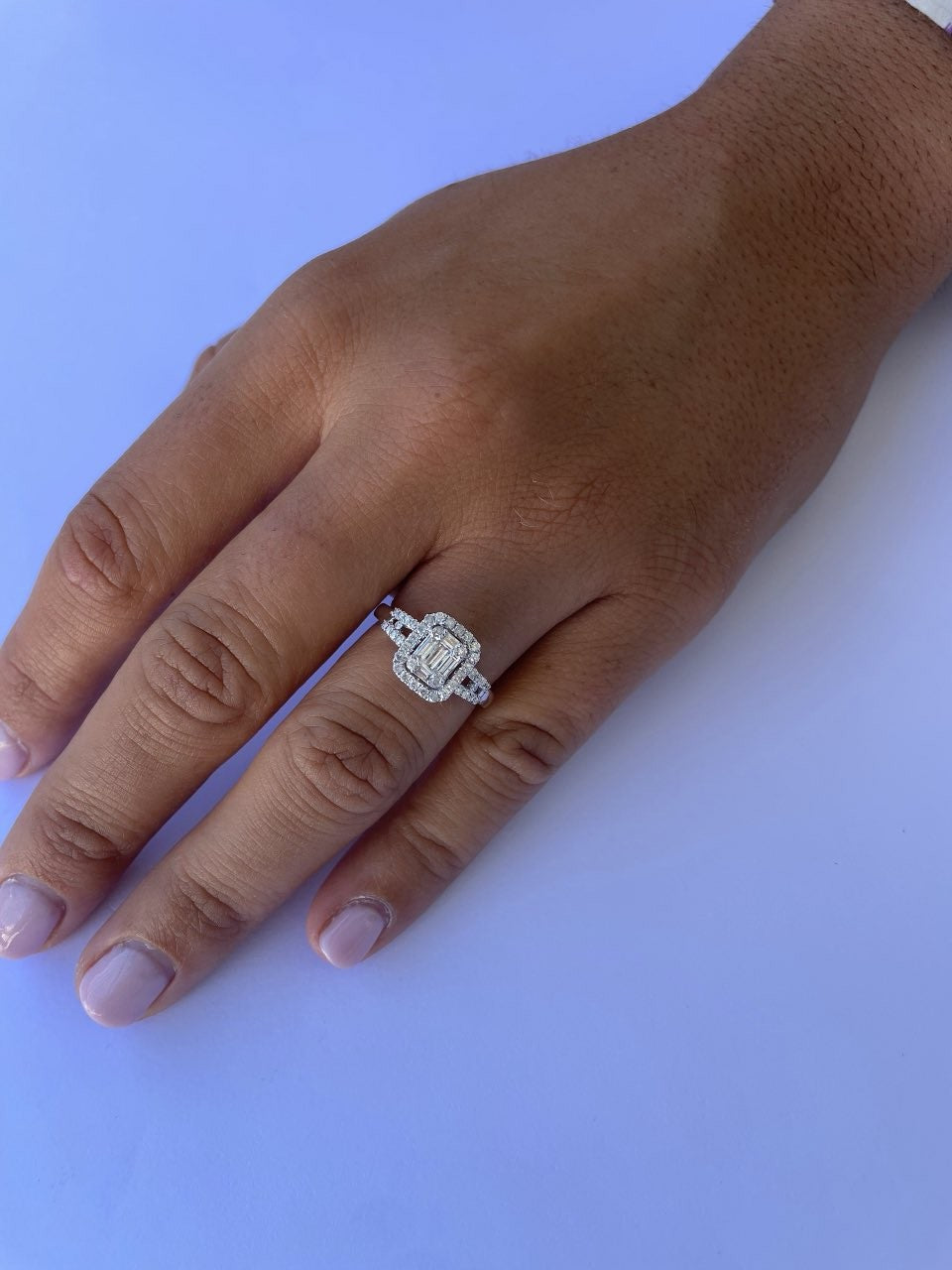 Anillo BALLET centro de baguettes rodeado de brillantes oro blanco - Roman Joyero