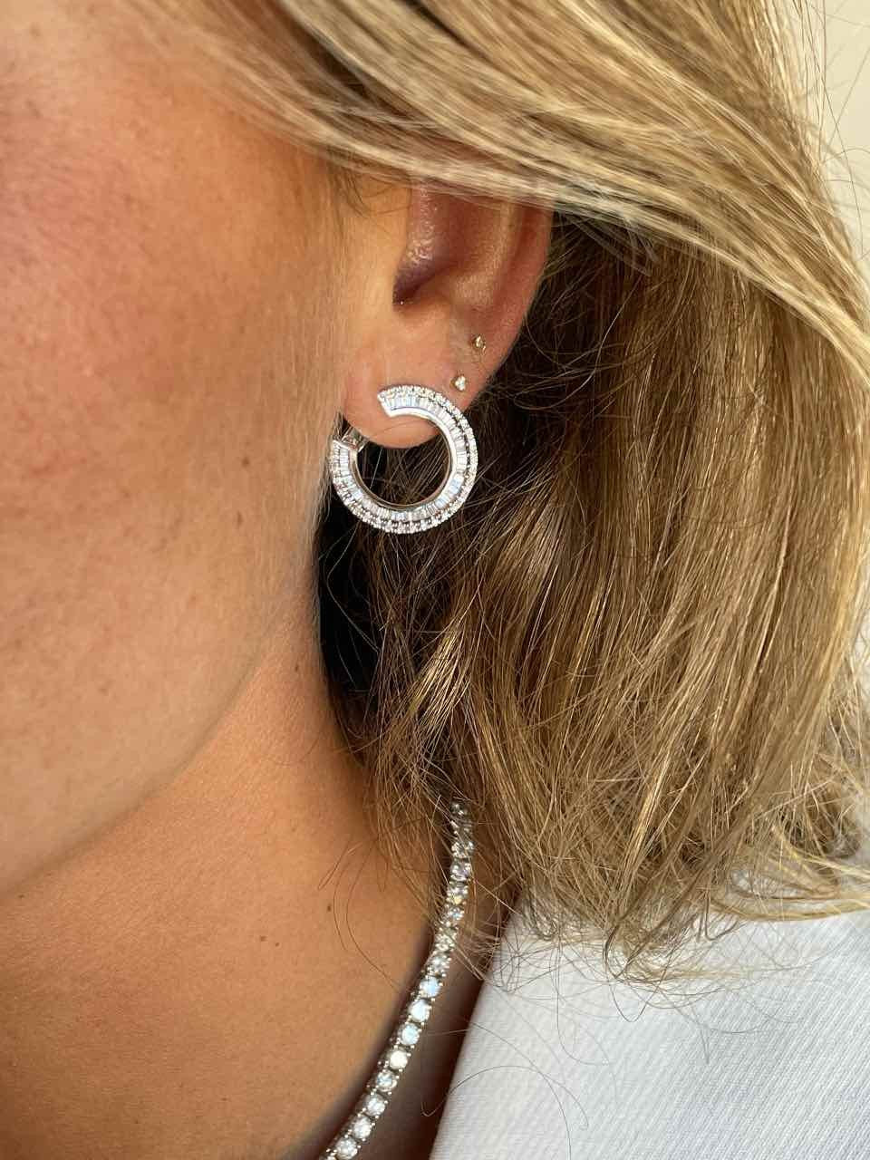 Pendientes SEHRAZAD en oro blanco con diamantes y baguettes - Roman Joyero