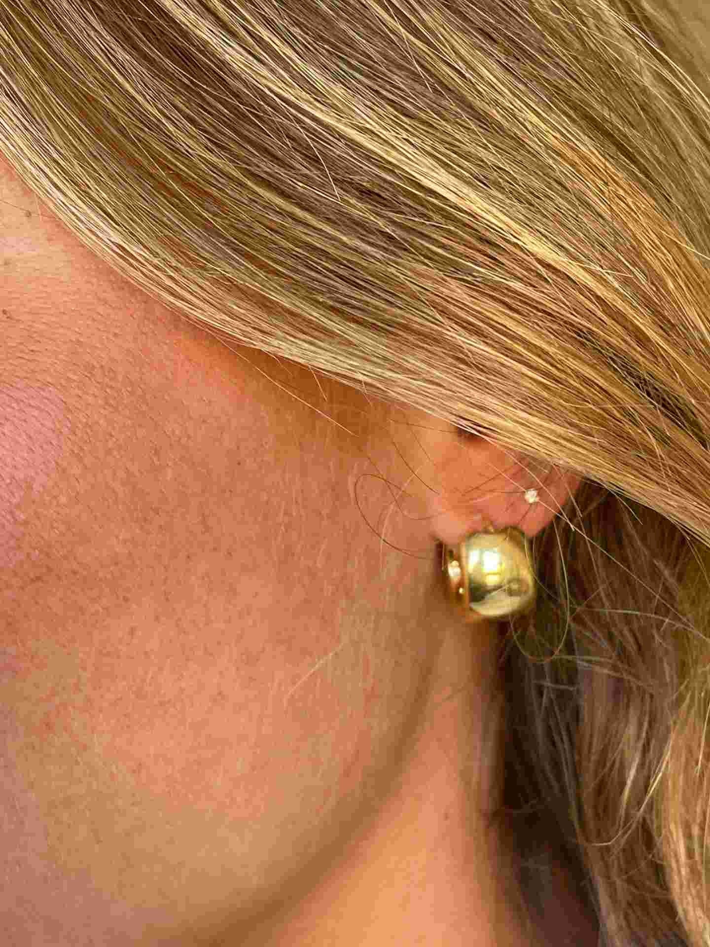 AIDA argollas redondas anchas pegadas en plata 1ª ley bañada oro - Roman Joyero