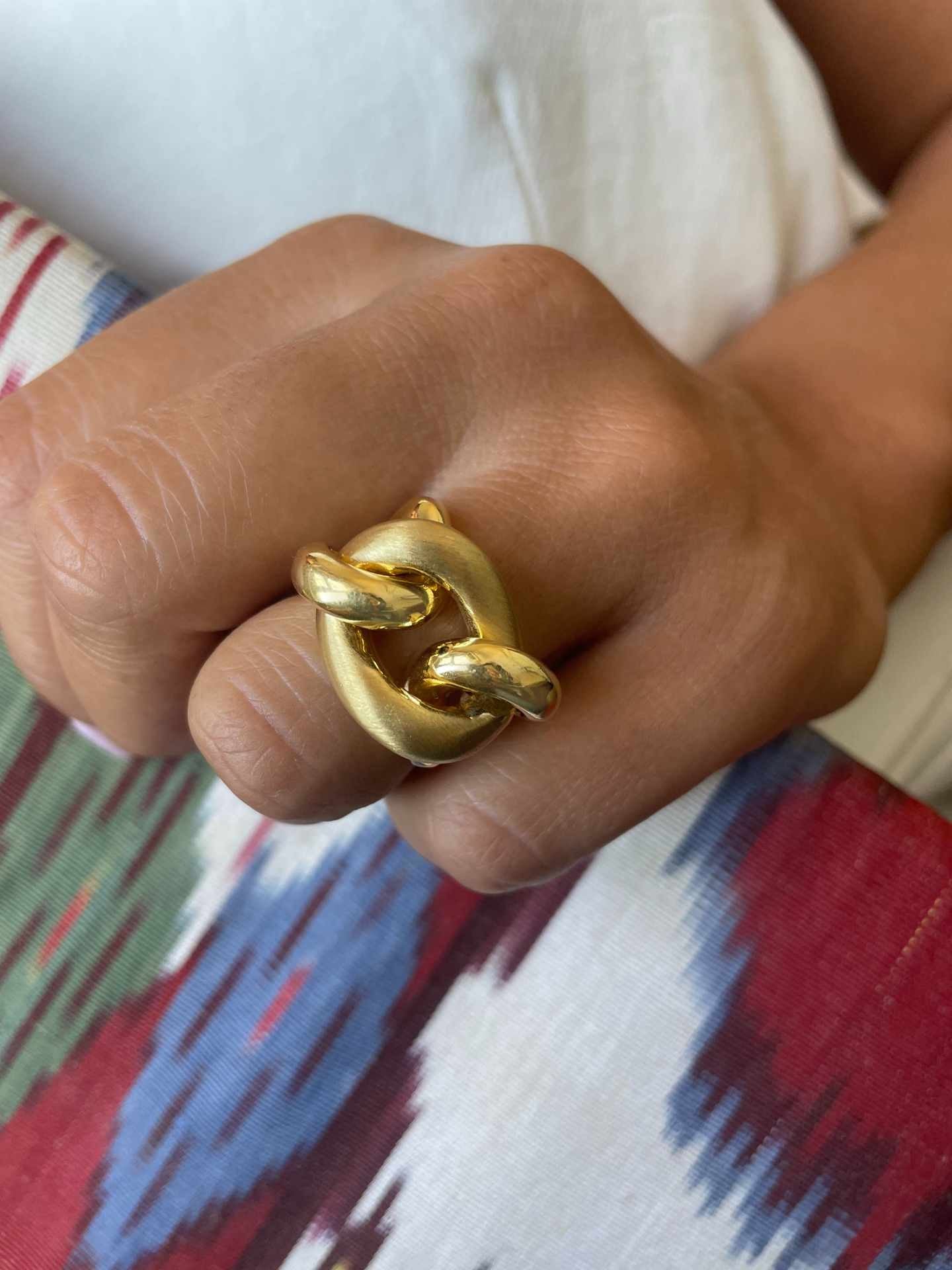 WALKIRIA anillo ancho barbado mate en plata 1ª ley bañada oro