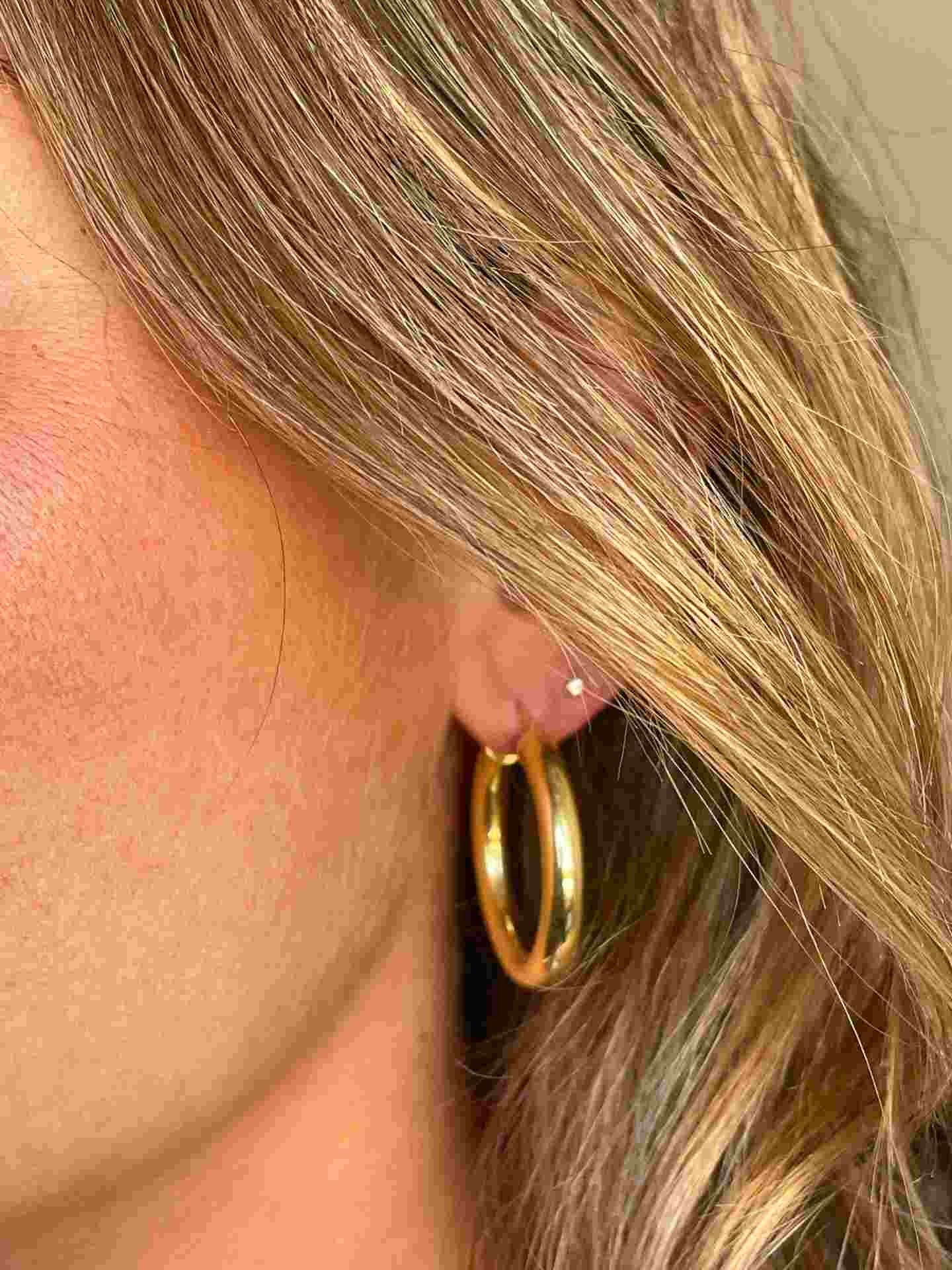 CAPITANO argollas redondas lisas en plata 1ª ley bañada oro