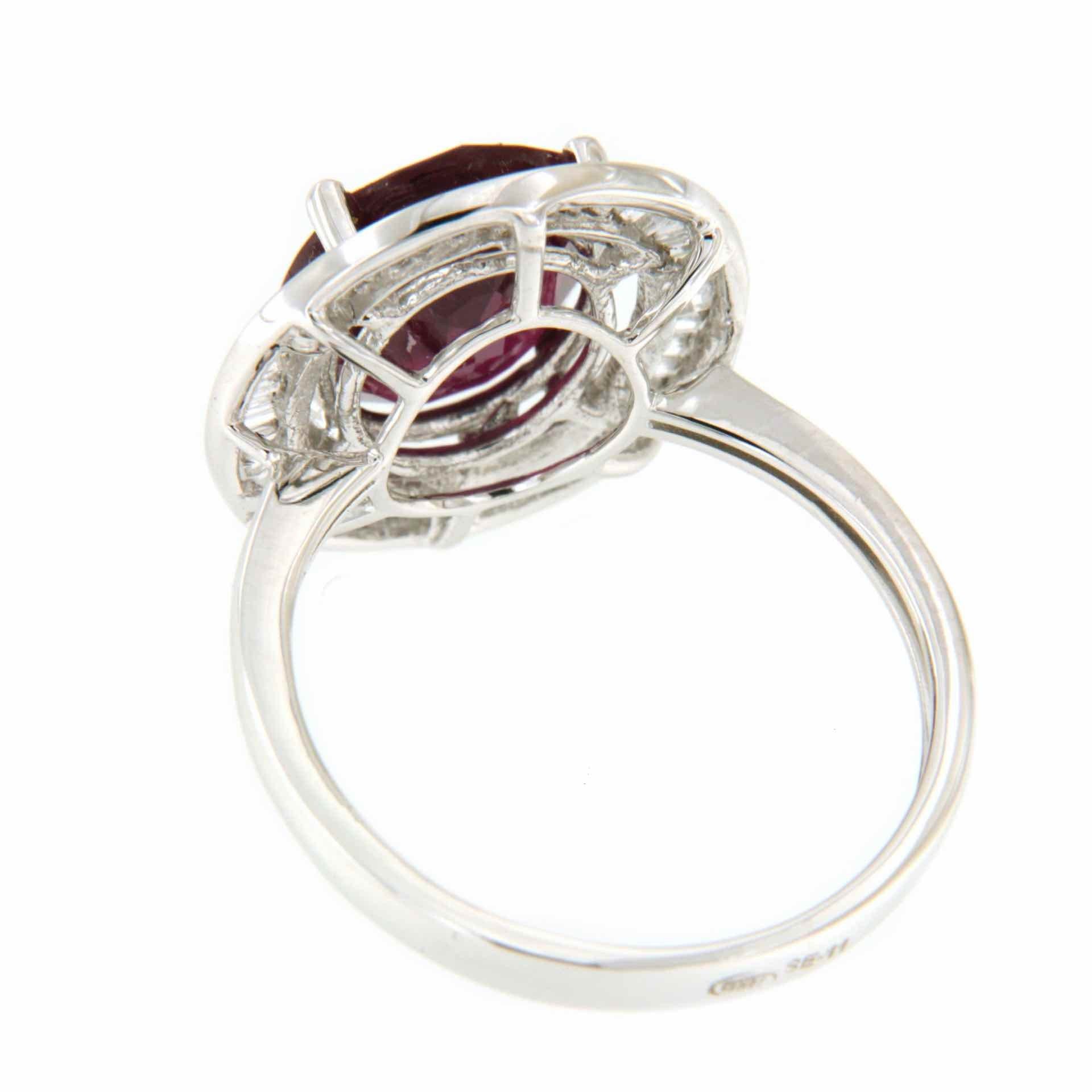 VALS anillo oro 18k de esmeralda rodeadas de taipes de brillantes