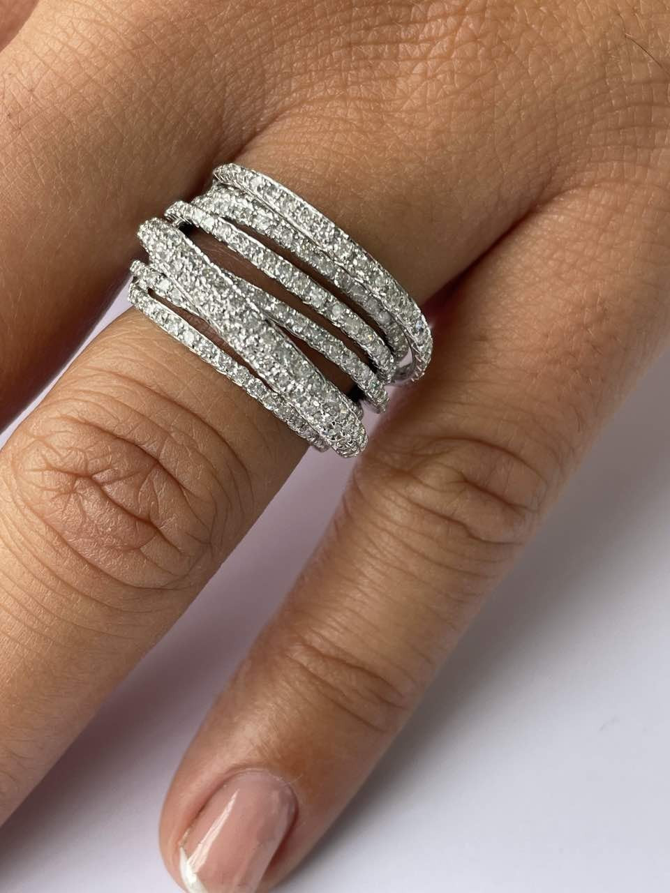 GROTTA, anillo de oro con varios aros de diamantes.