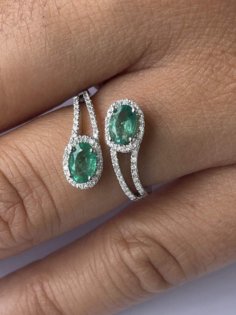 BRAMADOR anillo oro blanco brillantes y ovales tu y yo en color