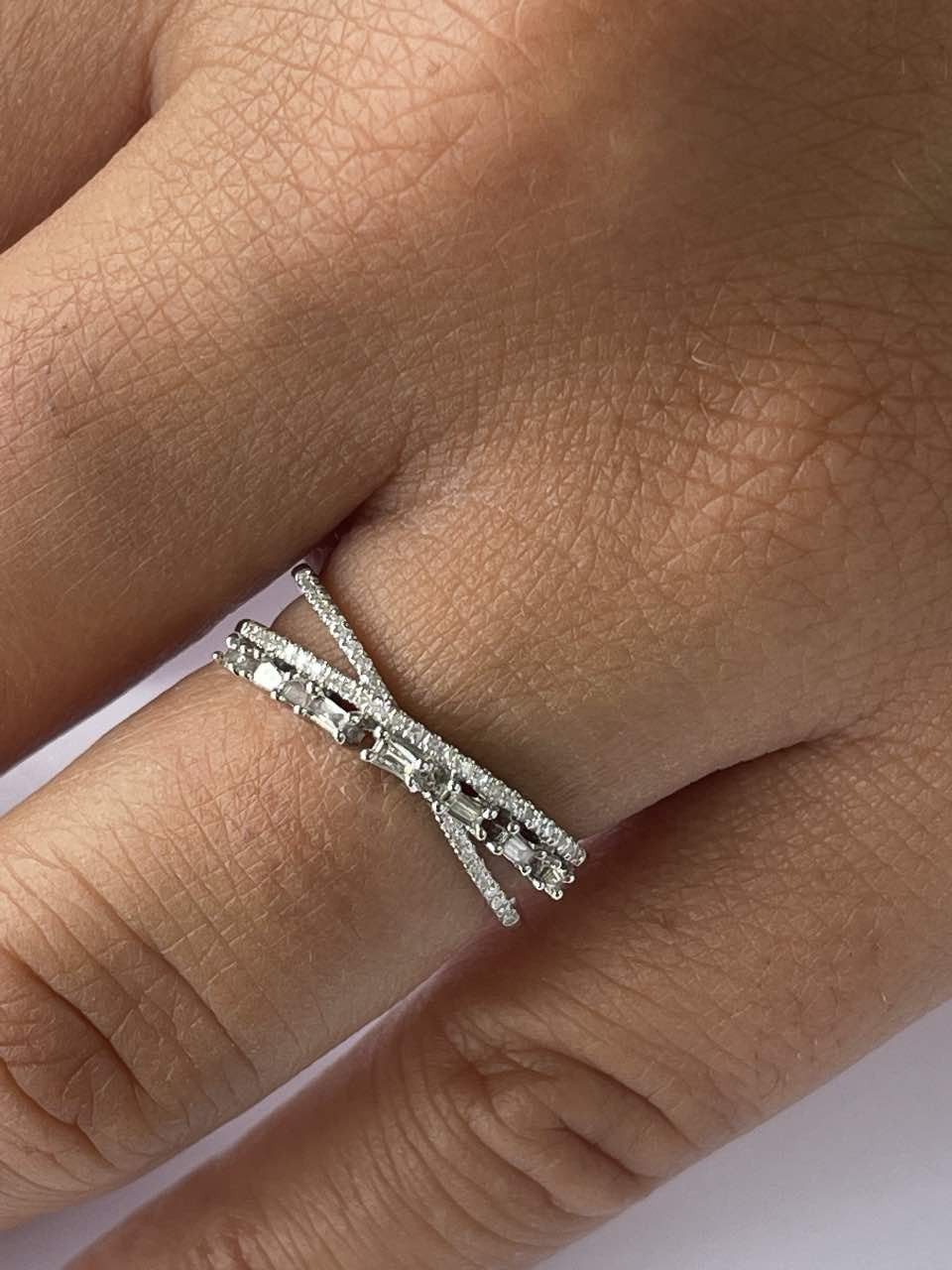 LAJAS anillo de oro blanco con diamantes - Roman Joyero