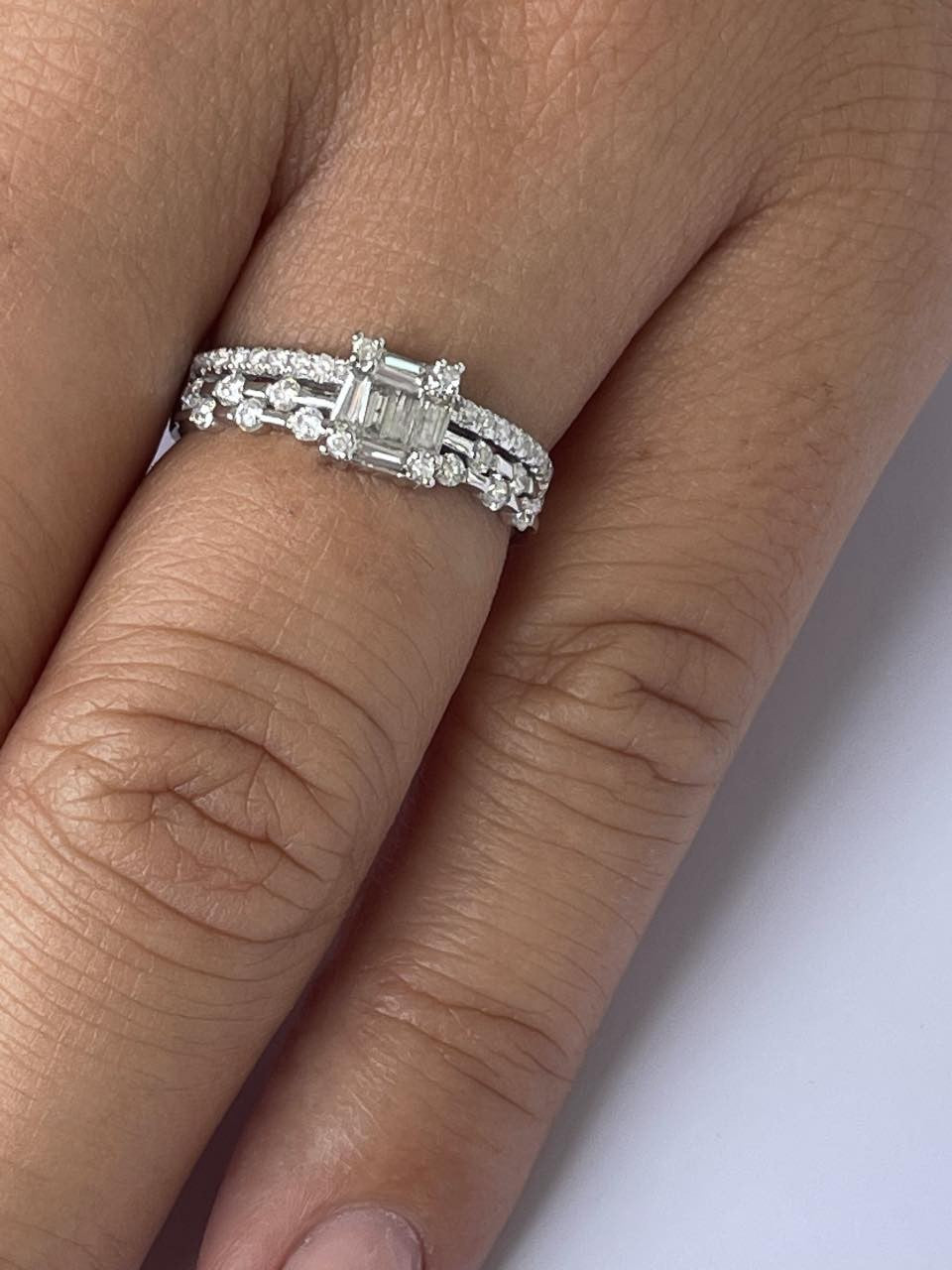 CIDRA anillo de oro blanco con diamantes - Roman Joyero