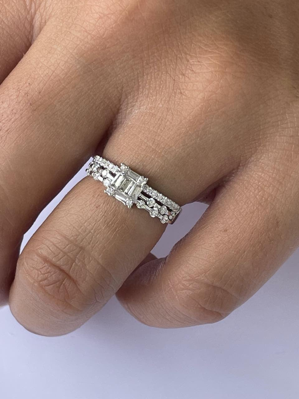 CIDRA anillo de oro blanco con diamantes - Roman Joyero