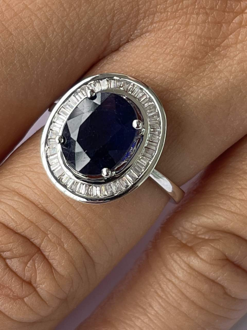 VALS anillo oro 18k de esmeralda rodeadas de taipes de brillantes