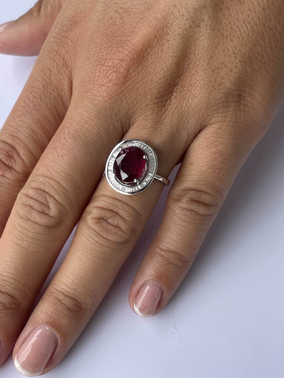 VALS anillo oro 18k de esmeralda rodeadas de taipes de brillantes