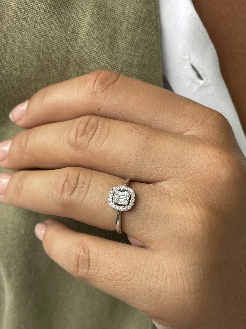Anillo YAUCO de compromiso en oro blanco y diamante - Roman Joyero