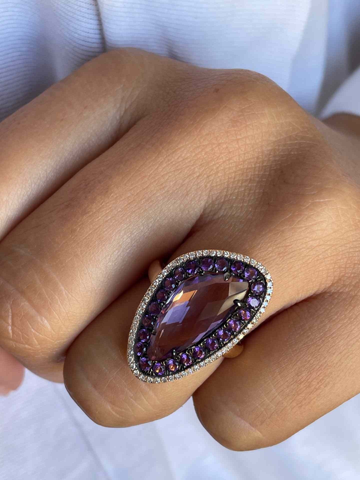 MILONGA, anillo de oro rosa con diamante y amatista