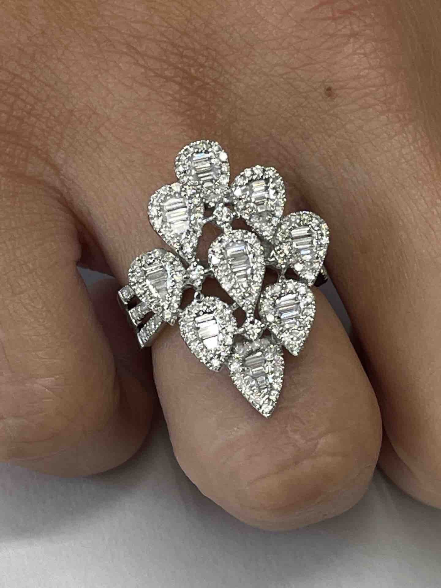 VERBANIA, anillo de oro con diamantes