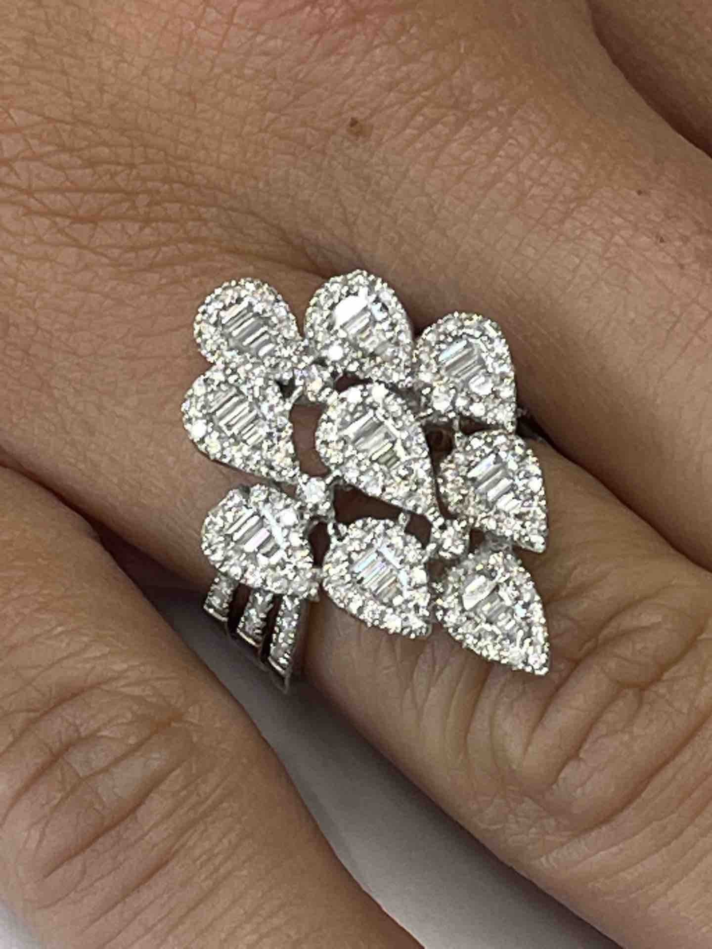 VERBANIA, anillo de oro con diamantes