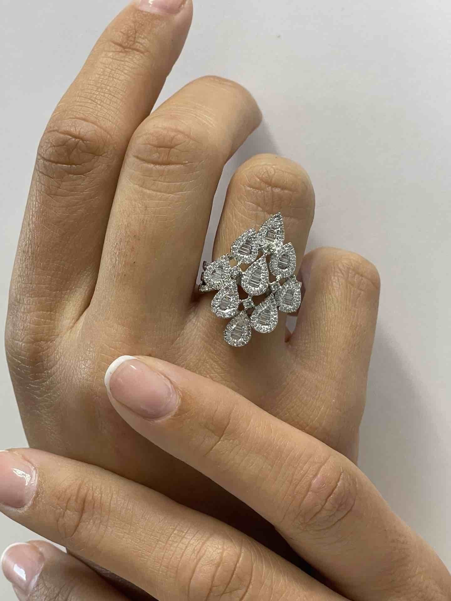 VERBANIA, anillo de oro con diamantes
