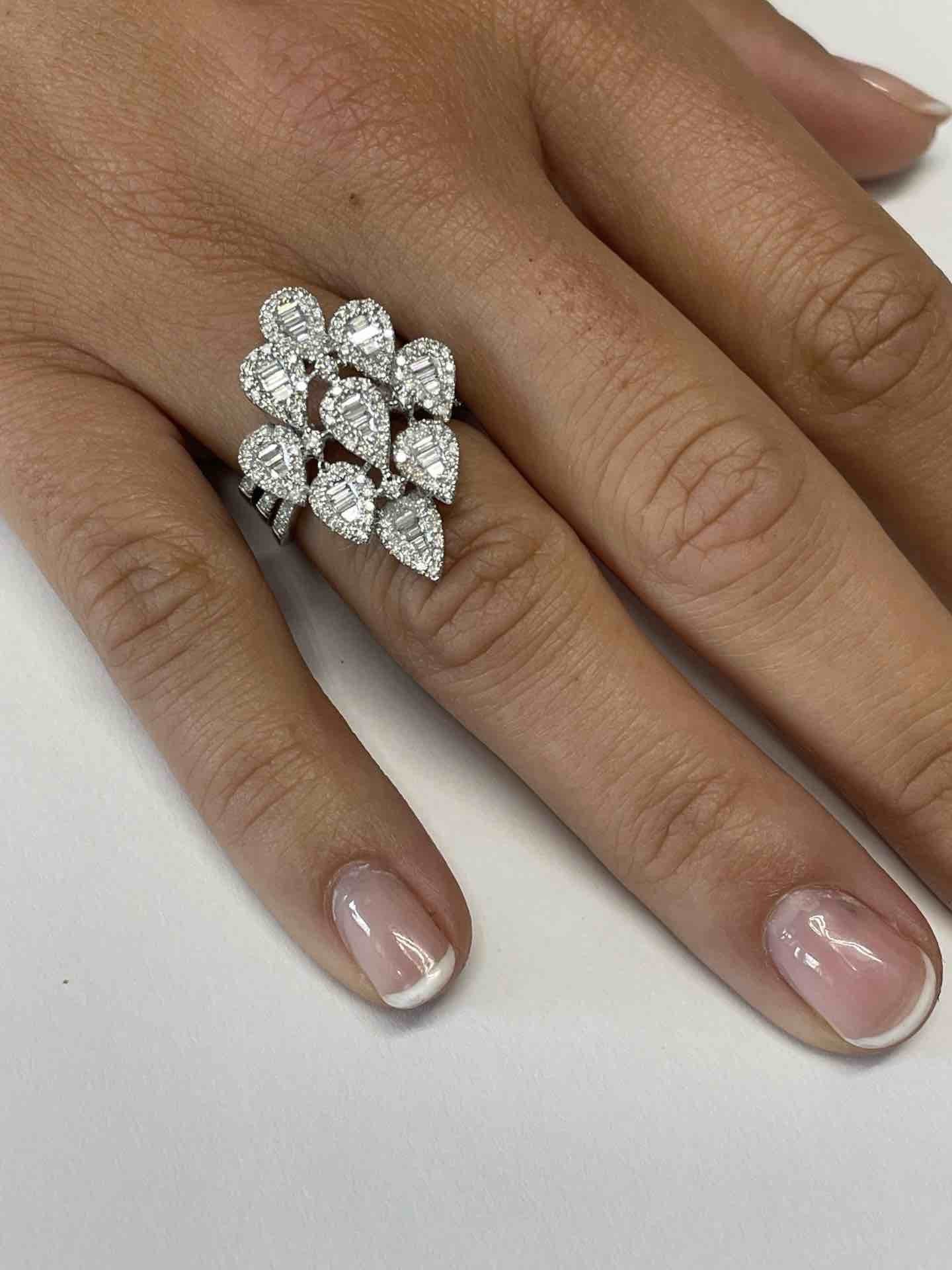 VERBANIA, anillo de oro con diamantes