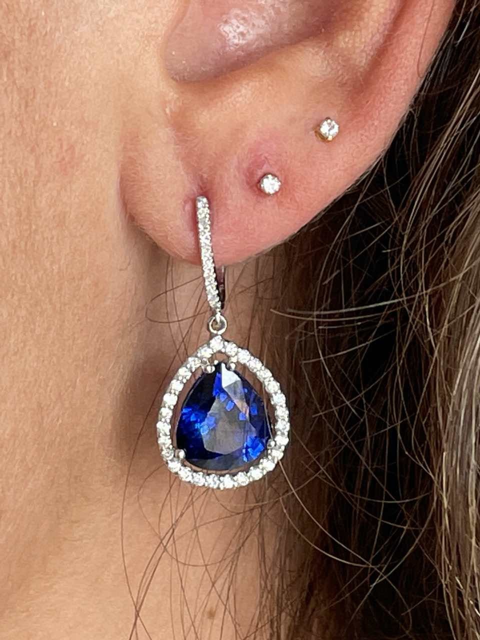 DRANCY pendientes largos brillantes y zafiros en oro blanco 18 Kts