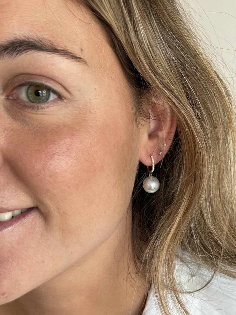 Argolla en oro amarillo 18 kts, diamante y perla australiana