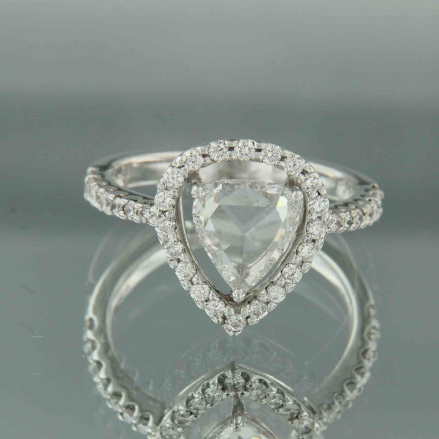 DRASTIC anillo oro blanco de 18 kilates brillante talla pera