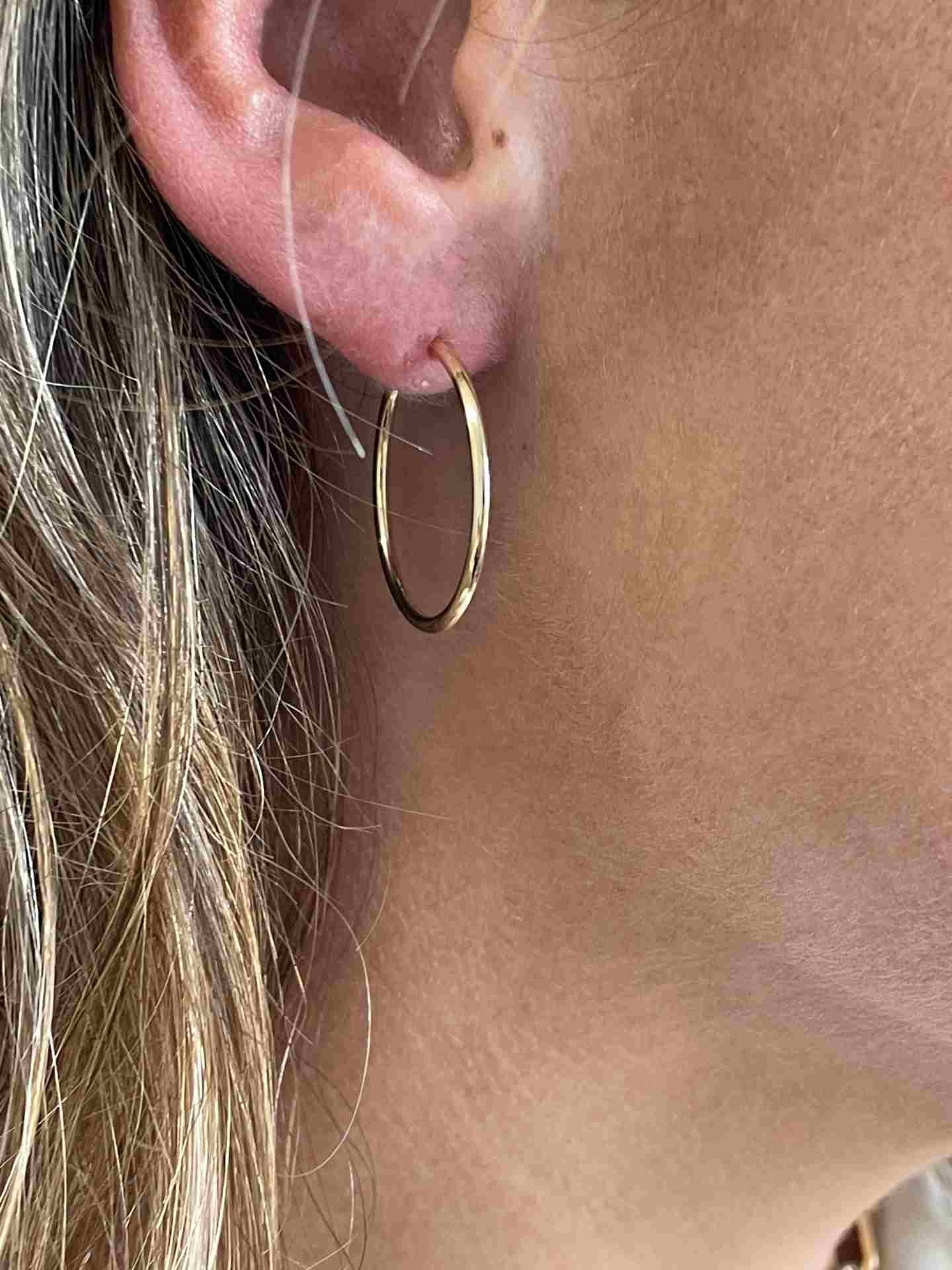 VELVET argollas muy finas en oro amarillo de 18 kilates