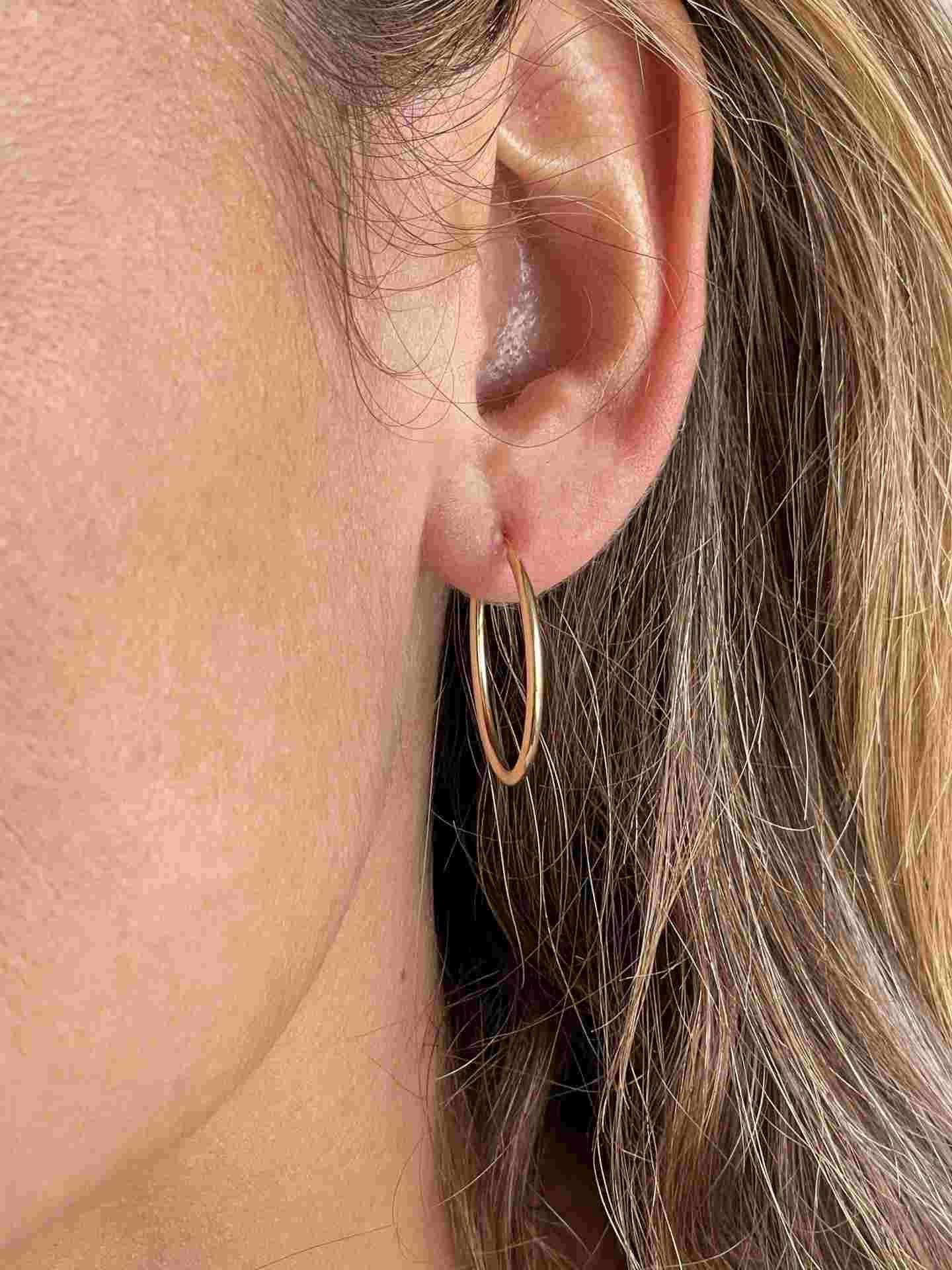 VELVET argollas muy finas en oro amarillo de 18 kilates