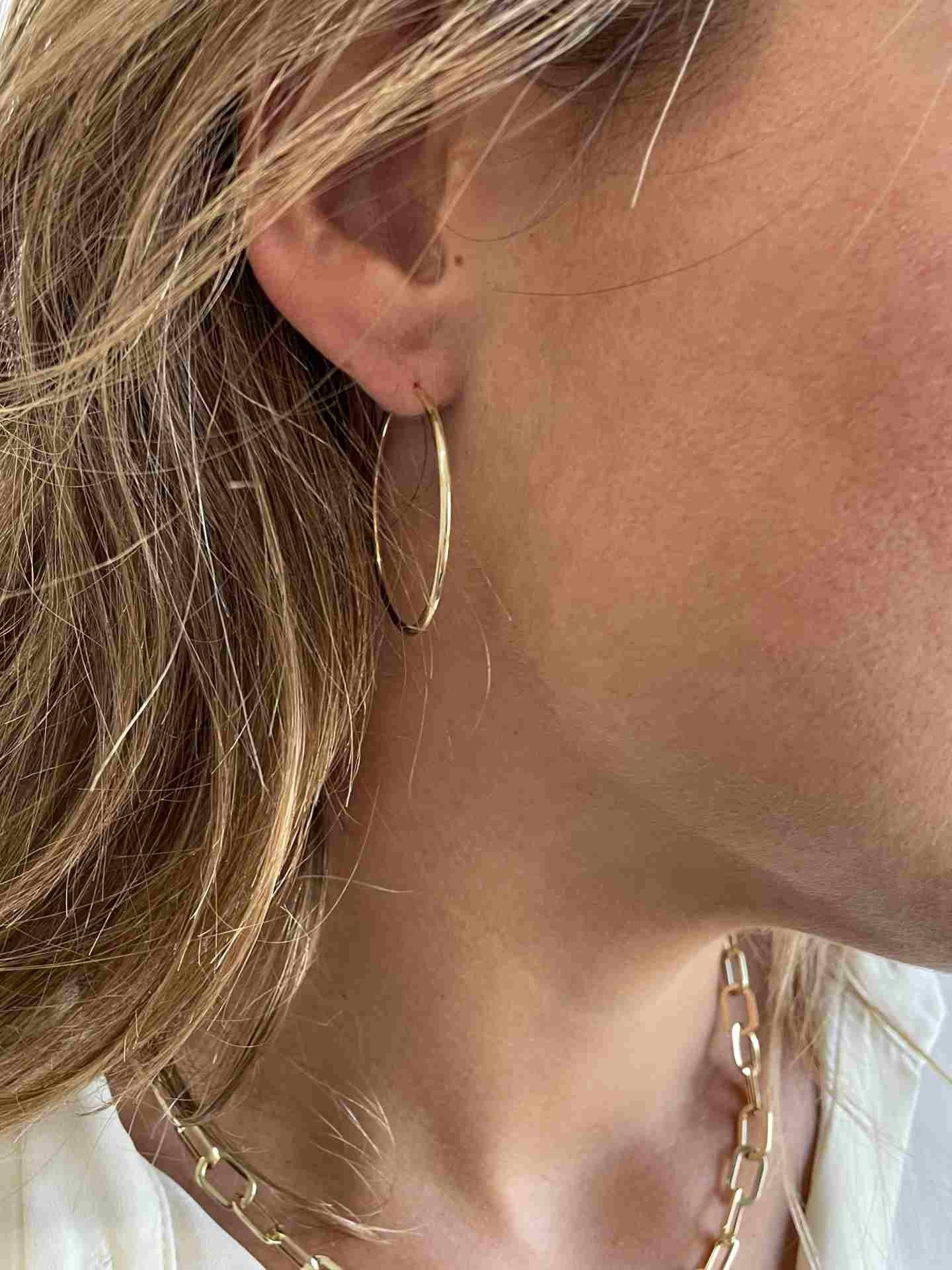 VELVET argollas muy finas en oro amarillo de 18 kilates