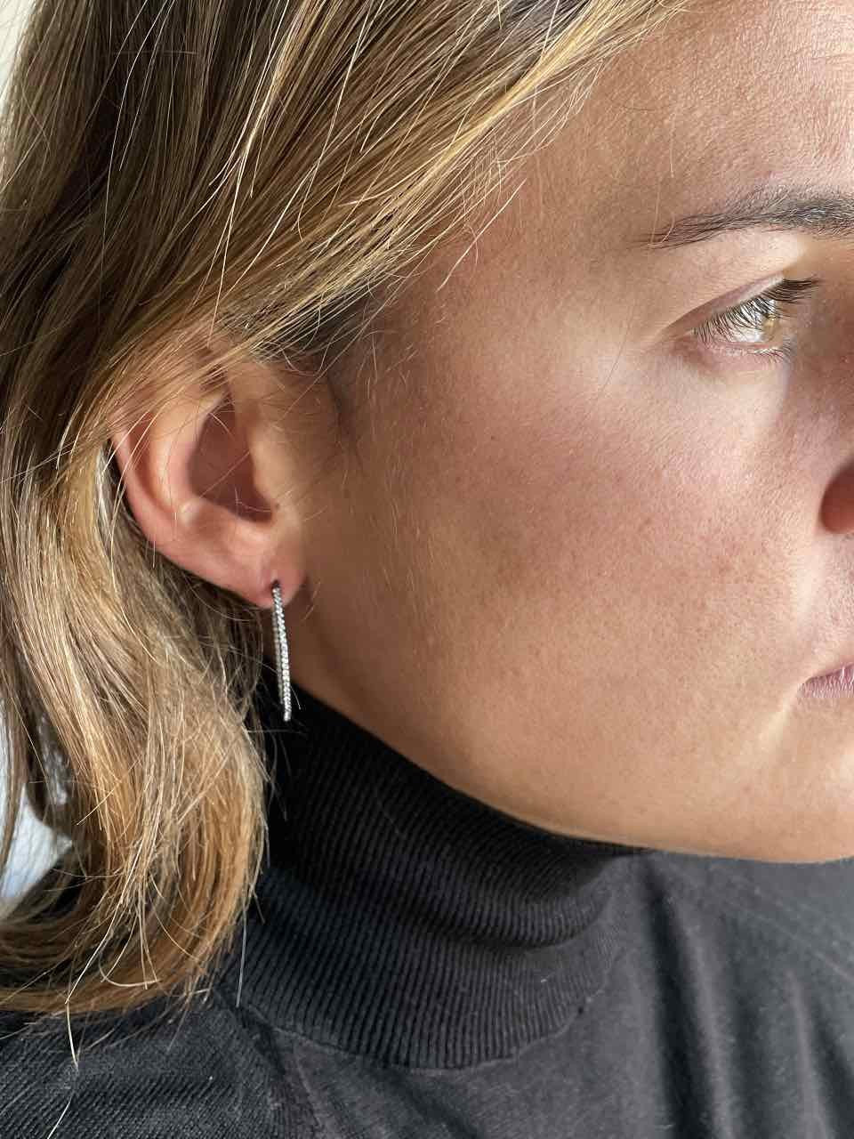 Argollas de plata con baño de oro o de rodio y circonitas