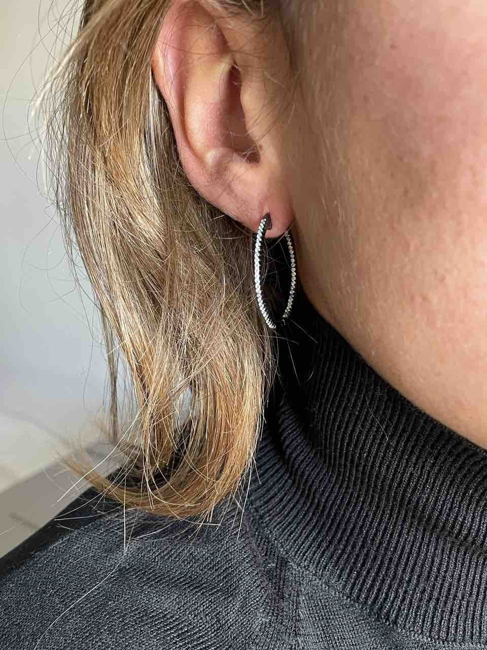 Argollas de plata con baño de oro o de rodio y circonitas