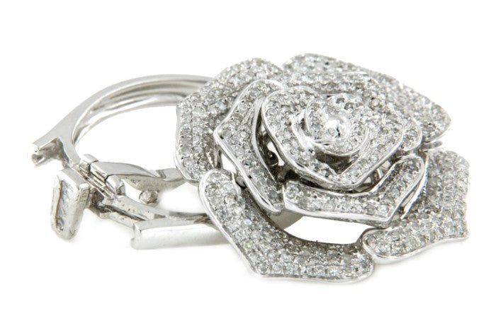 PRAIANO, anillo de oro con diamantes y rosa.